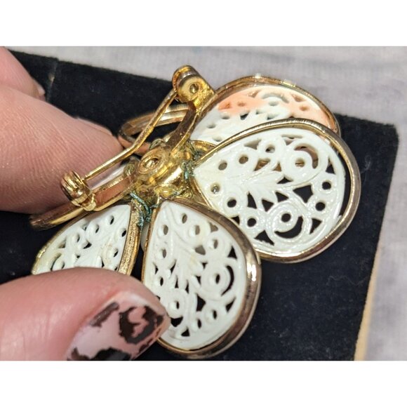 Vintage Floral Filigree White And Gold Tone Brooch - Picture 6 of 6